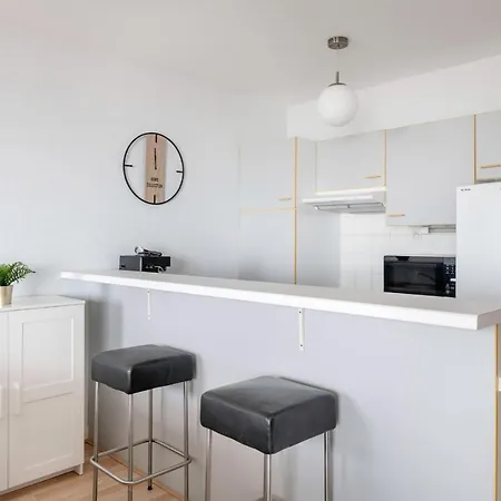 Tres Bel Avec Vue Sur A *