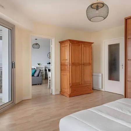 Appartement Tres Bel Avec Vue Sur La A