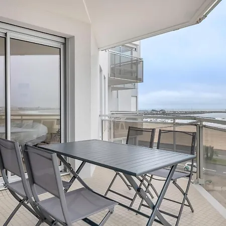 Tres Bel Avec Vue Sur A *