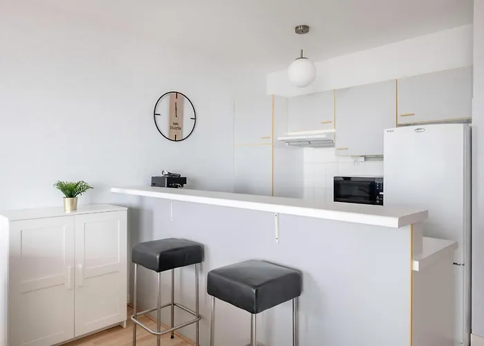 Très Bel Avec Vue Sur à *